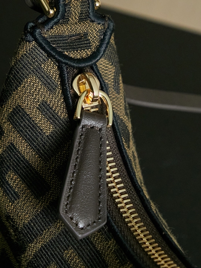 フェンディバッグ素材ディテール